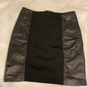 Saks Fifth Avenue black leather/poly skirt Sz 8